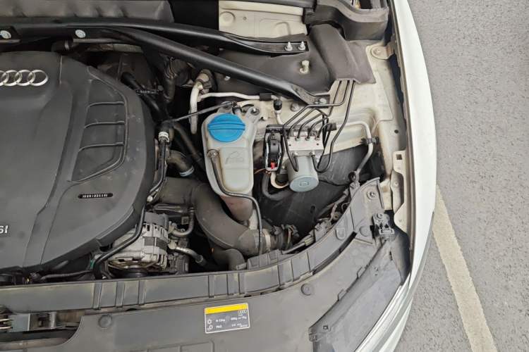 Used Audi Q5 2015 40 TFSI Trendy Edition Engine Bay Left