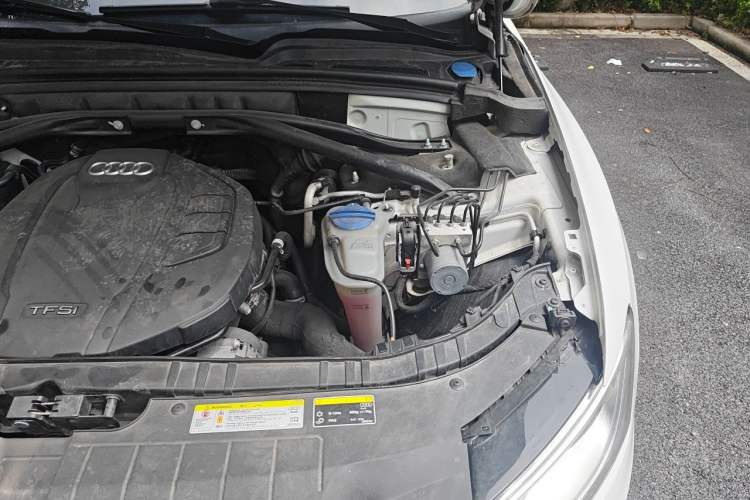 Used Audi Q5 2015 40 TFSI Technology Edition Engine Bay Left