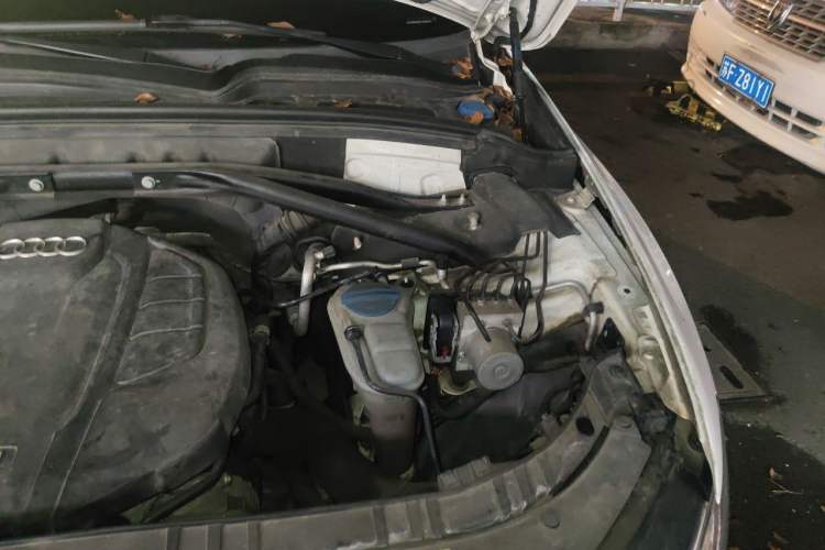 Used Audi Q5 2015 40 TFSI Comfort Model Engine Bay Left