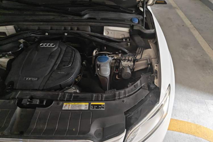 Used Audi Q5 2015 40 TFSI Comfort Model Engine Bay Left