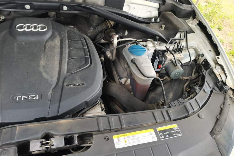 Used Audi Q5 2015 40 TFSI Technology Edition Engine Bay Left