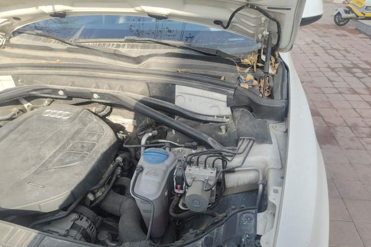 Used Audi Q5 2015 40 TFSI Technology Edition Engine Bay Left