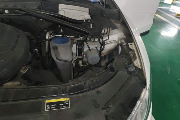 Used Audi Q5 2015 40 TFSI Technology Edition Engine Bay Left
