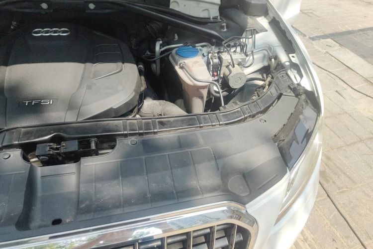Used Audi Q5 2015 40 TFSI Comfort Model Engine Bay Left