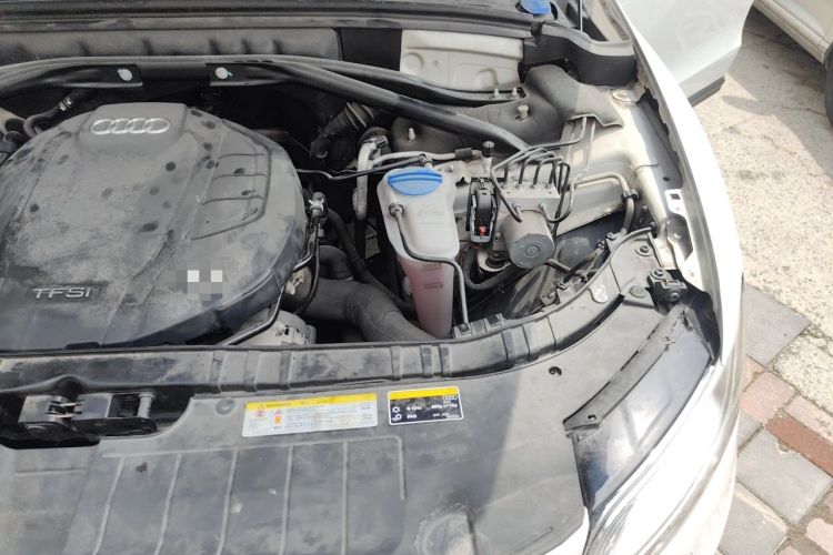 Used Audi Q5 2015 40 TFSI Comfort Model Engine Bay Left