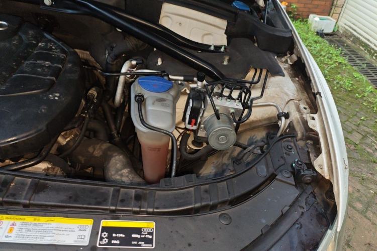 Used Audi Q5 2015 40 TFSI Technology Edition Engine Bay Left