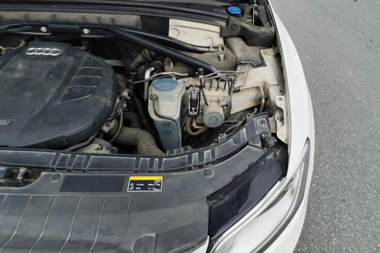 Used Audi Q5 2015 40 TFSI Comfort Model Engine Bay Left