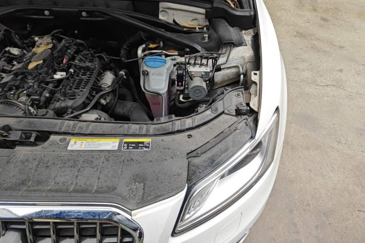 Used Audi Q5 2015 40 TFSI Technology Edition Engine Bay Left