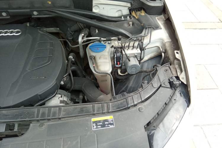 Used Audi Q5 2015 40 TFSI Technology Edition Engine Bay Left