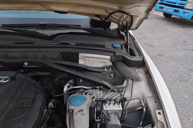Used Audi Q5 2015 40 TFSI Technology Edition Engine Bay Left