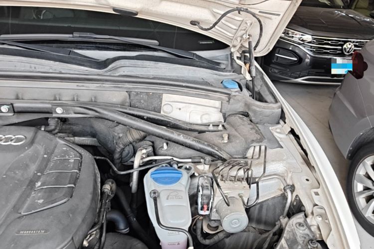 Used Audi Q5 2015 40 TFSI Technology Edition Engine Bay Left