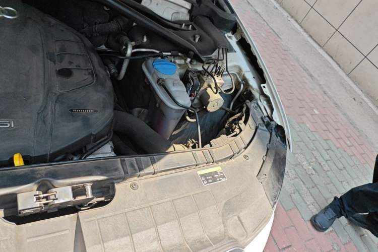 Used Audi Q5 2015 40 TFSI Comfort Model Engine Bay Left