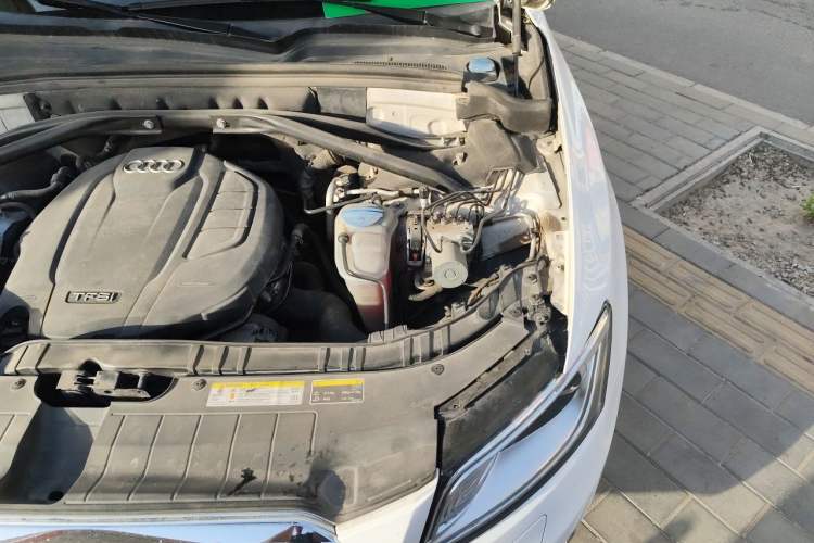 Used Audi Q5 2015 40 TFSI Trendy Edition Engine Bay Left