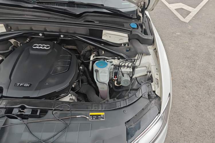 Used Audi Q5 2015 40 TFSI Comfort Model Engine Bay Left