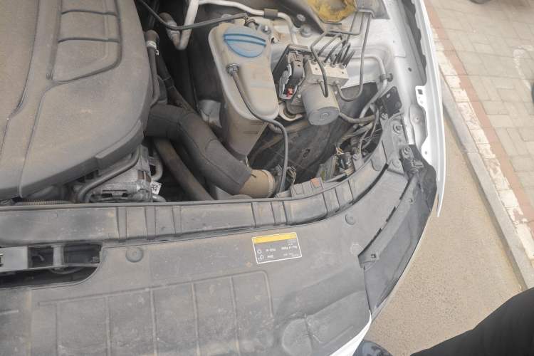 Used Audi Q5 2015 40 TFSI Technology Edition Engine Bay Left