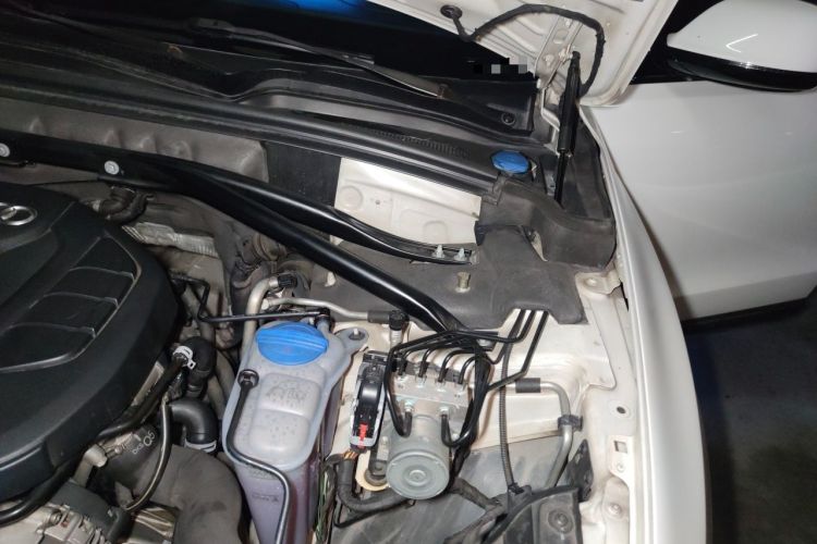 Used Audi Q5 2015 40 TFSI Trendy Edition Engine Bay Left