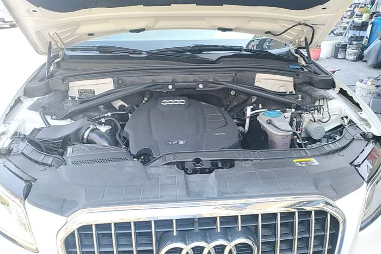 Used Audi Q5 2015 40 TFSI Technology Edition Engine Bay