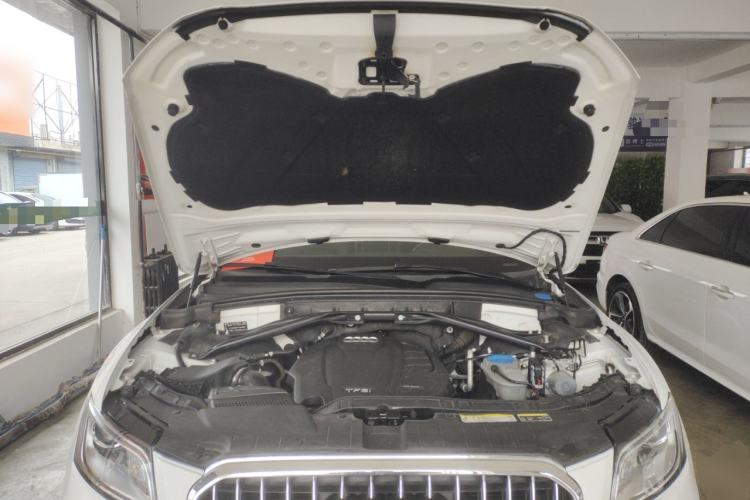 Used Audi Q5 2015 40 TFSI Trendy Edition Engine Bay