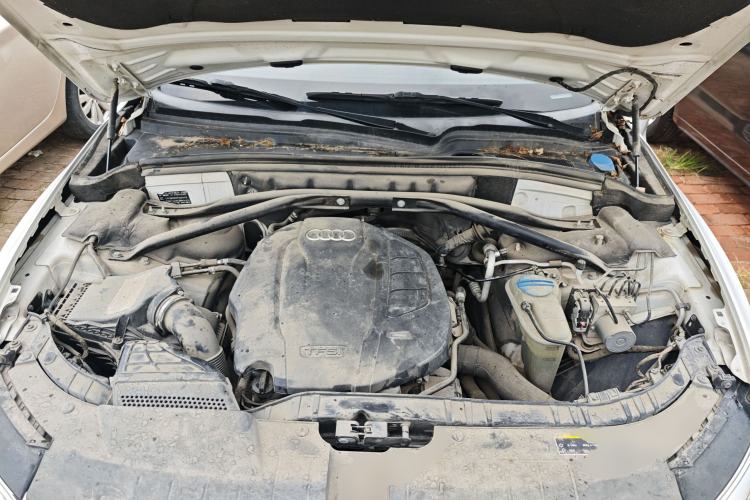 Used Audi Q5 2015 40 TFSI Technology Edition Engine Bay