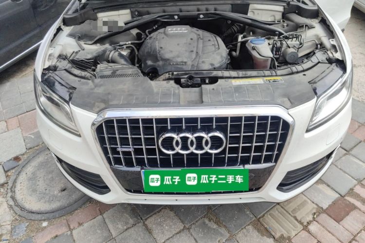 Used Audi Q5 2015 40 TFSI Comfort Model Engine Bay