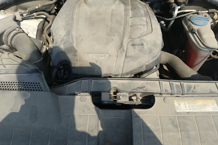 Used Audi Q5 2015 40 TFSI Technology Edition Engine Bay