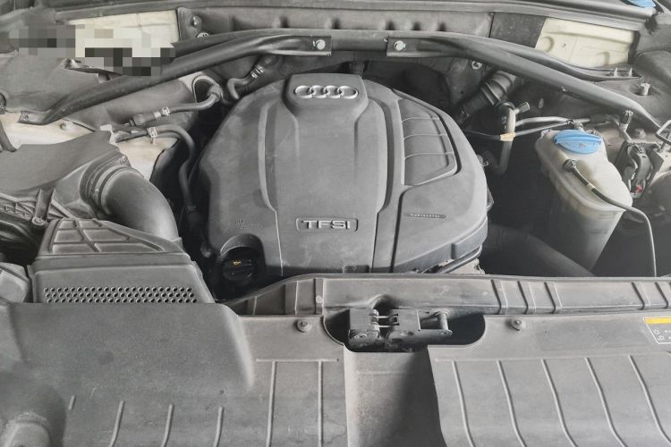 Used Audi Q5 2015 40 TFSI Comfort Model Engine Bay