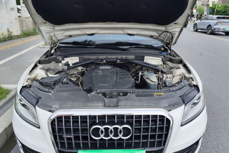 Used Audi Q5 2015 40 TFSI Comfort Model Engine Bay