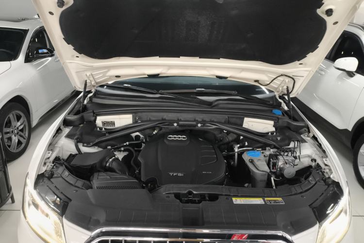 Used Audi Q5 2015 40 TFSI Technology Edition Engine Bay