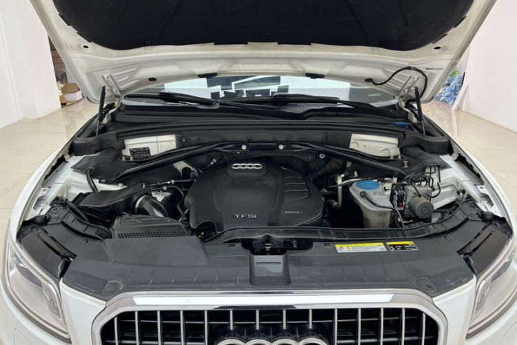 Used Audi Q5 2015 40 TFSI Trendy Edition Engine Bay