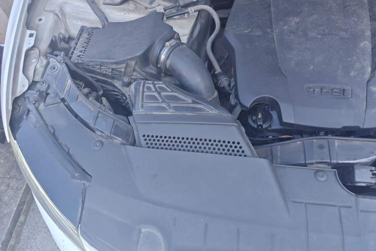 Used Audi Q5 2015 40 TFSI Luxury Model Engine Bay Right