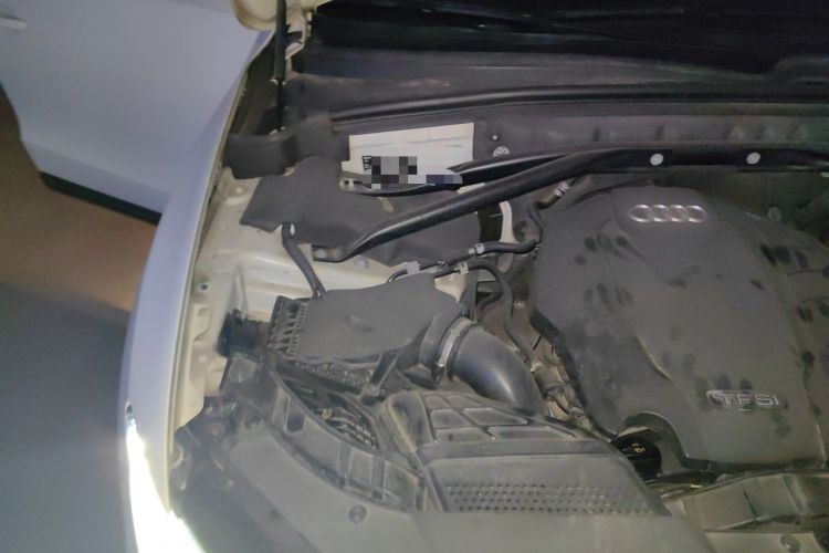 Used Audi Q5 2015 40 TFSI Comfort Model Engine Bay Right