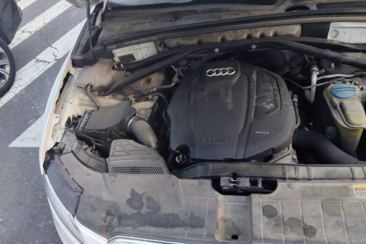 Used Audi Q5 2015 40 TFSI Technology Edition Engine Bay Right