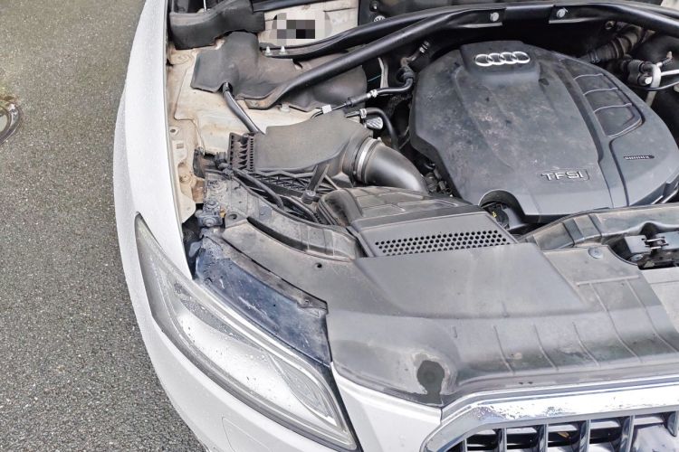 Used Audi Q5 2015 40 TFSI Comfort Model Engine Bay Right