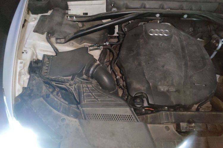 Used Audi Q5 2015 40 TFSI Comfort Model Engine Bay Right