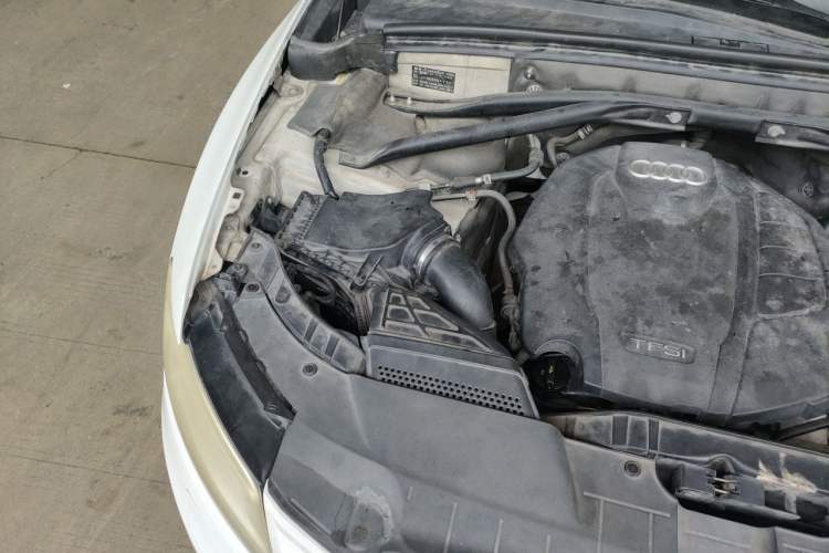 Used Audi Q5 2015 40 TFSI Comfort Model Engine Bay Right