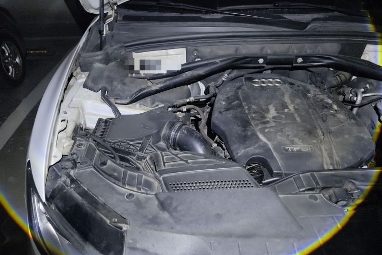 Used Audi Q5 2015 40 TFSI Comfort Model Engine Bay Right