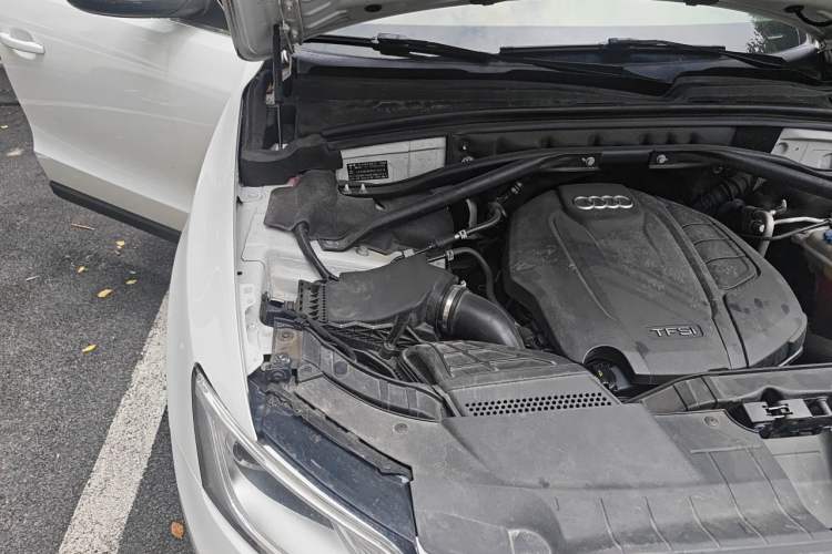 Used Audi Q5 2015 40 TFSI Technology Edition Engine Bay Right