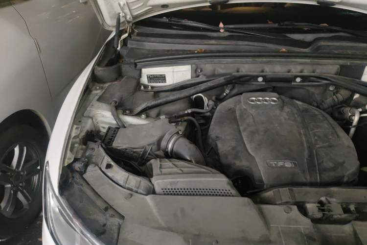 Used Audi Q5 2015 40 TFSI Comfort Model Engine Bay Right