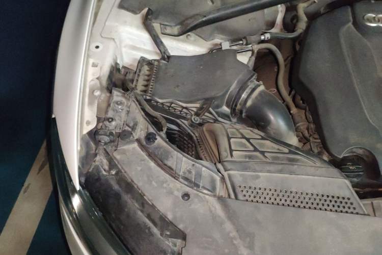 Used Audi Q5 2015 40 TFSI Comfort Model Engine Bay Right