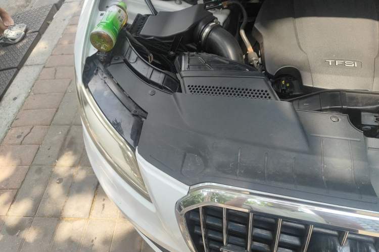 Used Audi Q5 2015 40 TFSI Comfort Model Engine Bay Right
