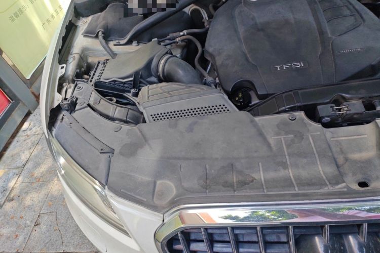 Used Audi Q5 2015 40 TFSI Technology Edition Engine Bay Right