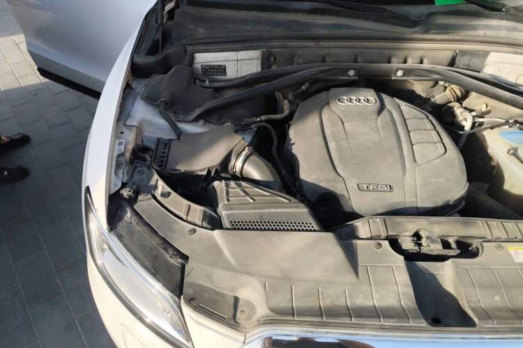 Used Audi Q5 2015 40 TFSI Trendy Edition Engine Bay Right