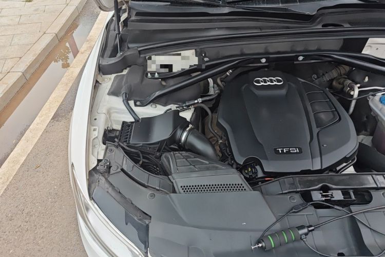 Used Audi Q5 2015 40 TFSI Comfort Model Engine Bay Right