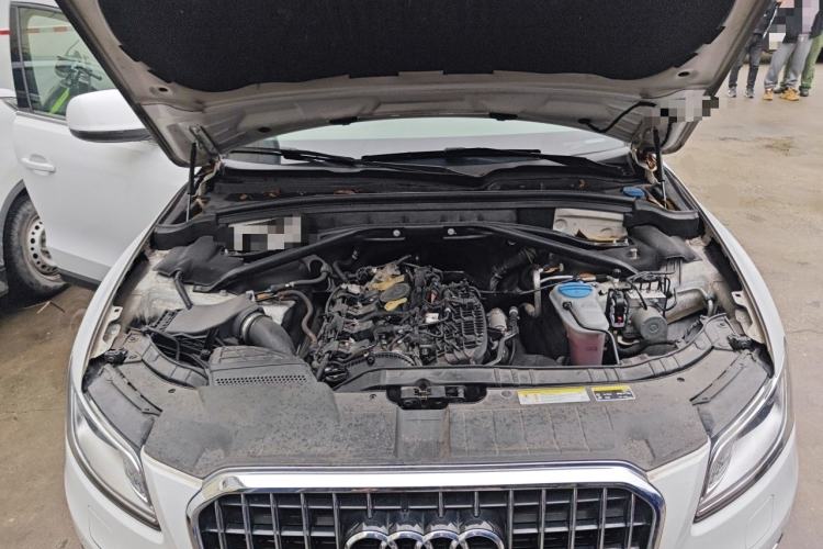 Used Audi Q5 2015 40 TFSI Technology Edition Engine Bay