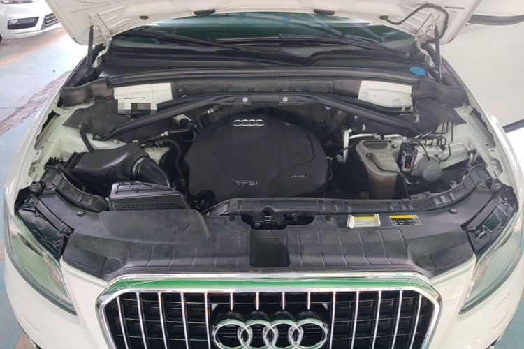 Used Audi Q5 2015 40 TFSI Comfort Model Engine Bay