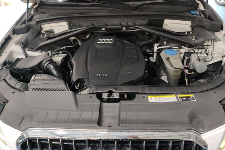 Used Audi Q5 2015 40 TFSI Technology Edition Engine Bay