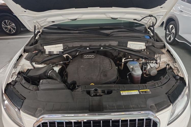 Used Audi Q5 2015 40 TFSI Technology Edition Engine Bay