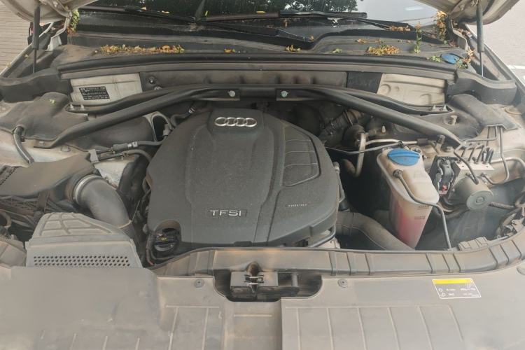 Used Audi Q5 2015 40 TFSI Comfort Model Engine Bay
