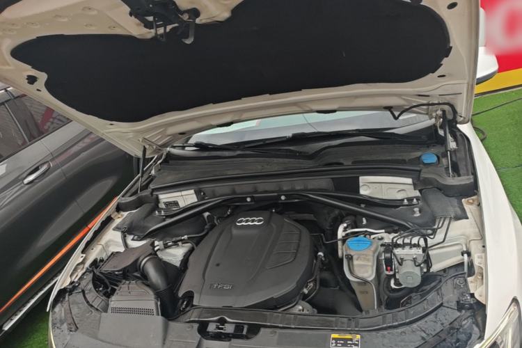 Used Audi Q5 2015 40 TFSI Technology Edition Engine Bay