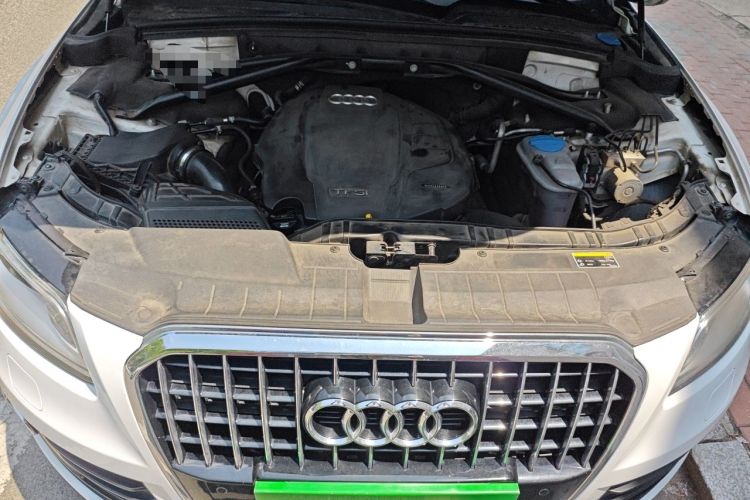 Used Audi Q5 2015 40 TFSI Comfort Model Engine Bay